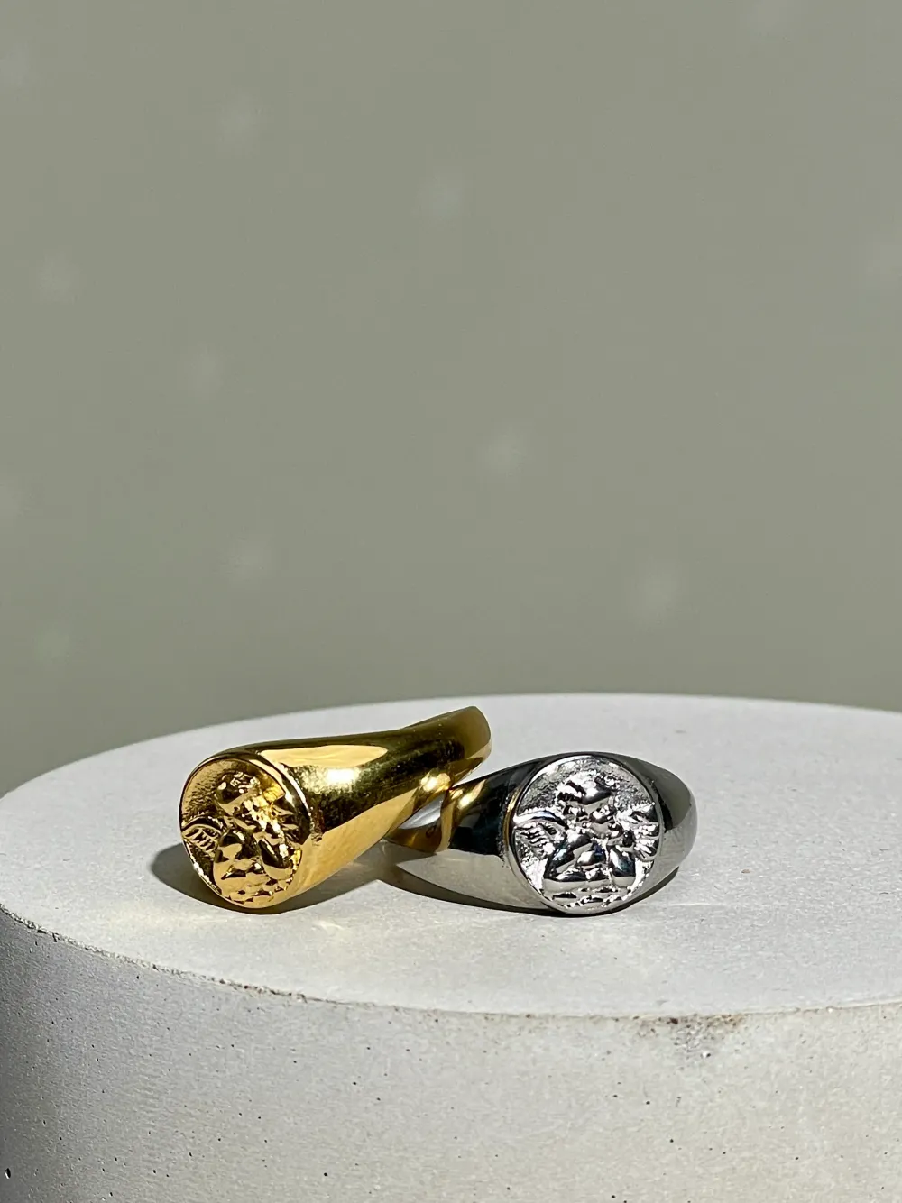 UN:IK Essentials Angel Signet Ring - Gold