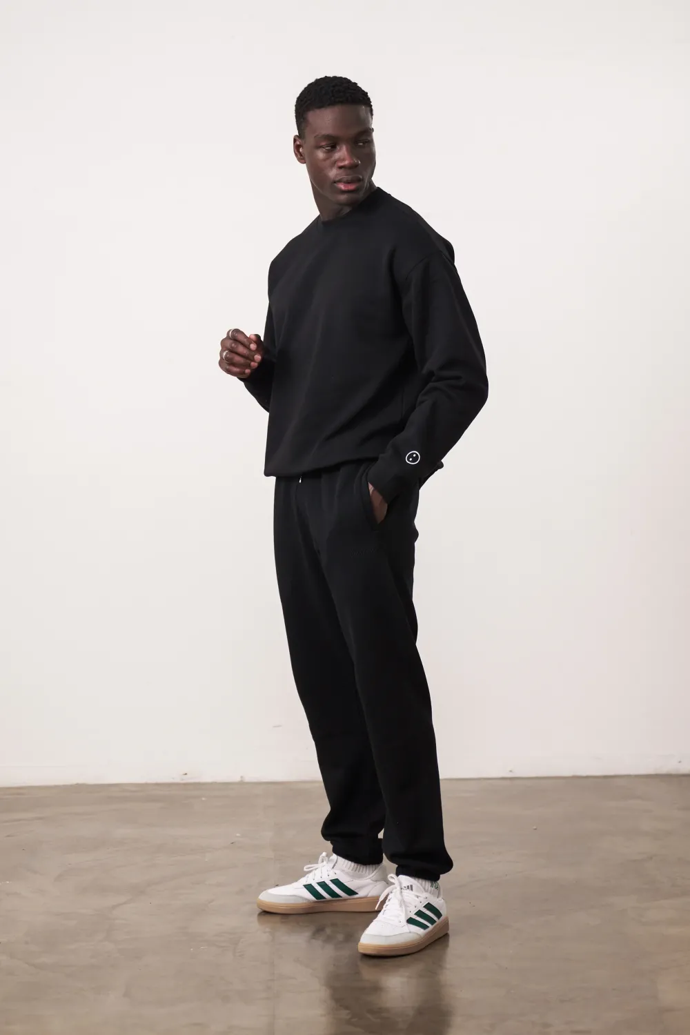 UN:IK Essentials Essentials Premium Sweater - Black