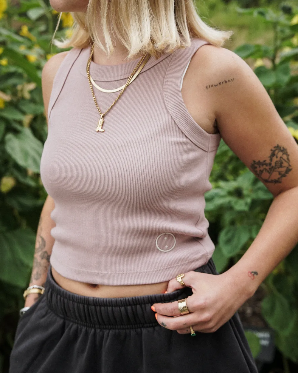UN:IK Essentials Essentials WMNS Embroidered Crop Rib Tank - Hazy Pink