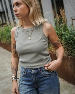 UN:IK Essentials Essentials WMNS Embroidered Crop Rib Tank - Eucalyptus