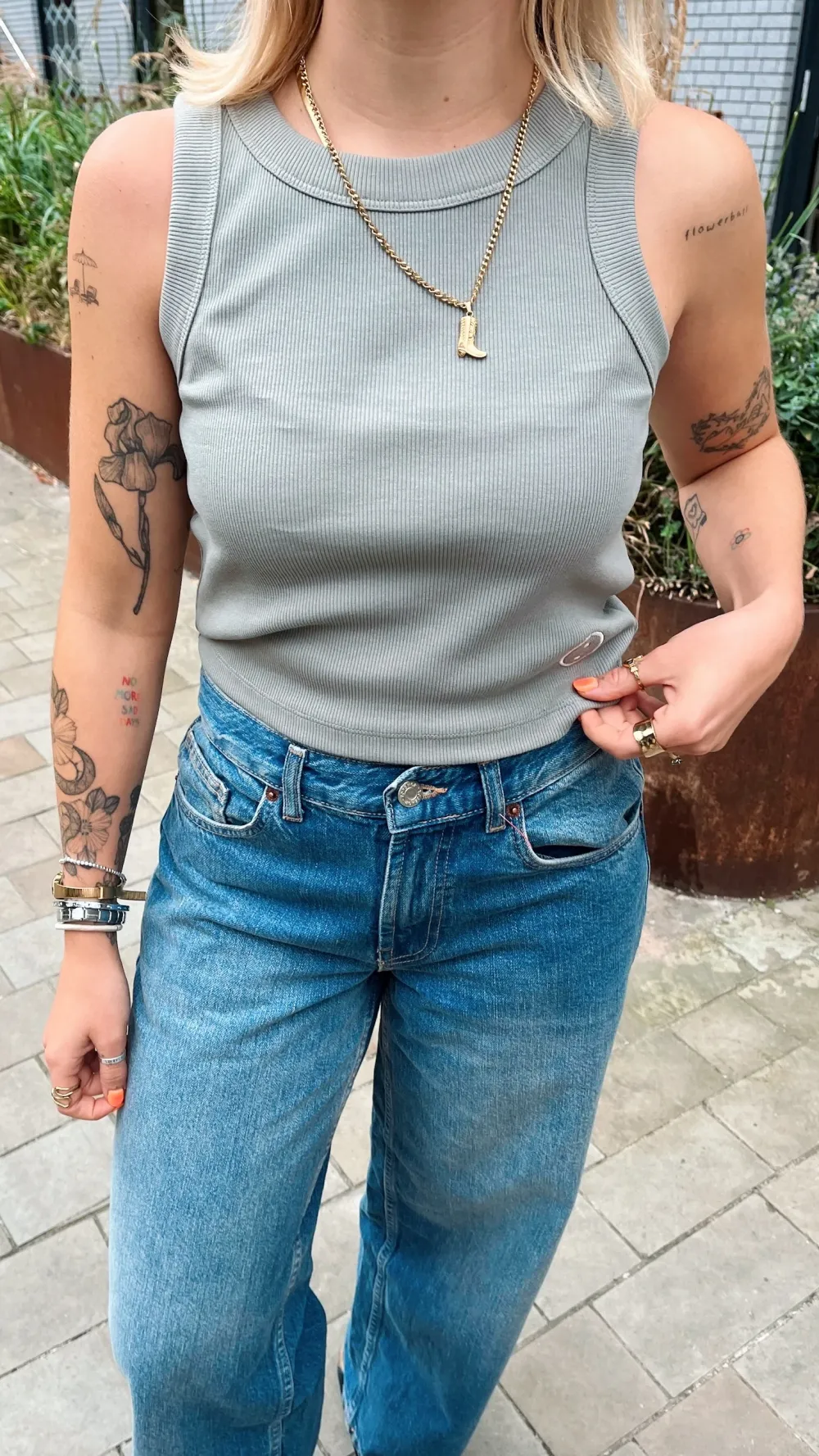 UN:IK Essentials Essentials WMNS Embroidered Crop Rib Tank - Eucalyptus